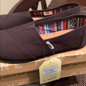 Women’s Tom’s! Black on black 7.5